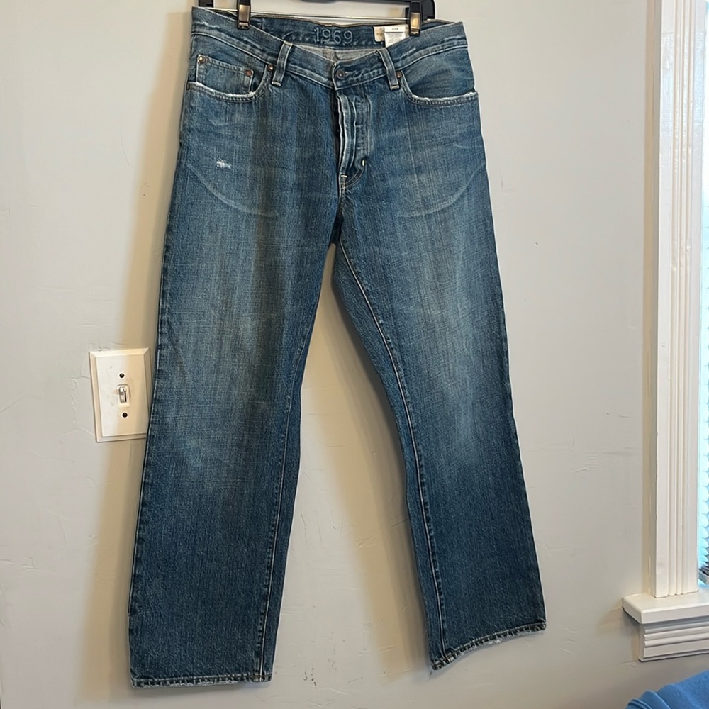 GAP size 33 x 30 1969 distressed jeans